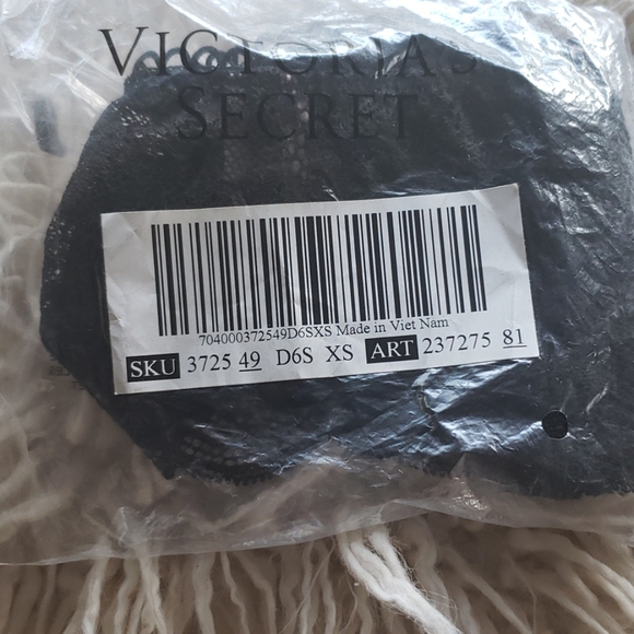 Victoria's Secret bra and hipster panty set - Picture 5 of 8